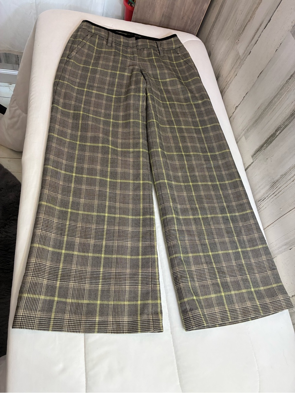 Body by Victoria women’s Sz 2 Plaid Dress flared leg lined Pants